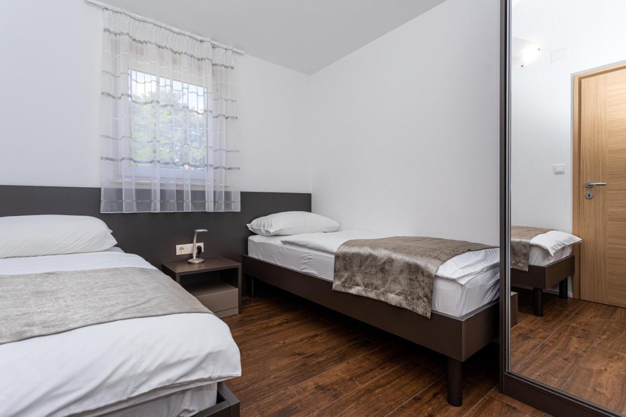 Apartments Crnekovic Tomislava 8A Baska  Luaran gambar